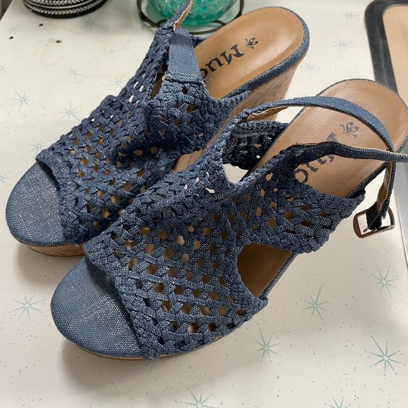 Mudd Shoes - Mudd Blue wedges size 6.5